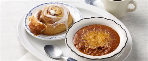 Chili with Cinnamon Rolls - HORMEL® Chili