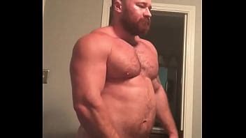 Hot Hung Bodybuilder Flexing Xnxx