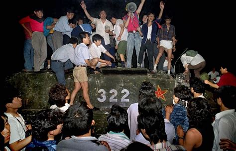 40 Amazing Photos From the 1989 Tiananmen Square Protests ~ Vintage ...