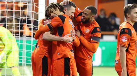 De Trein Van Fc Volendam Rijdt En Moet Blijven Rijden Noordhollands