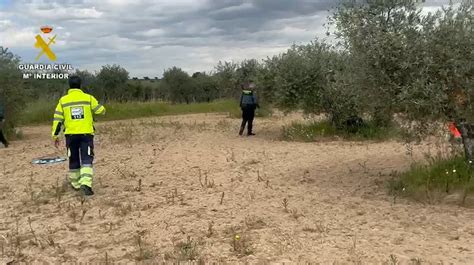 Amplio Dispositivo De B Squeda Por Tierra Y Aire Para Localizar A Un