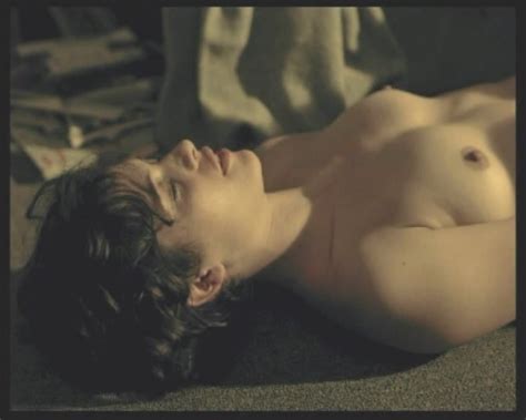 Naked Catherine de Léan in Nuit