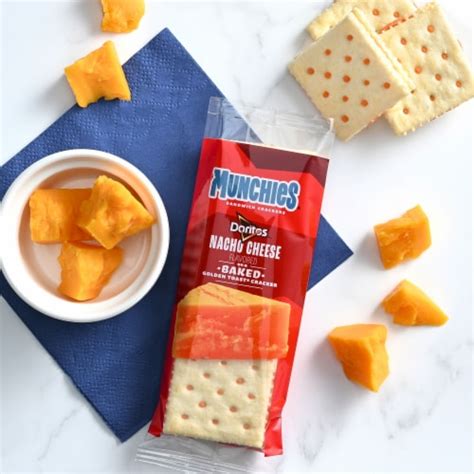 Munchies Nacho Cheese Flavored Sandwich Crackers, 8 ct / 1.38 oz - Kroger