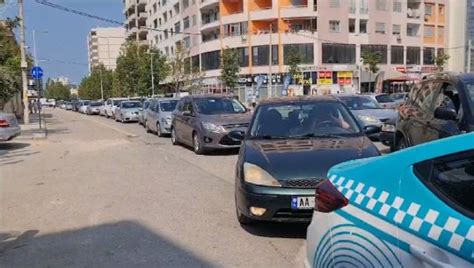 Videolajm Fluksi I Turistëve Shton Trafikun Në Vlorë Radhë Të Gjata