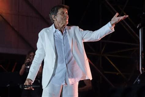 Bagno Di Folla A Campo Marte Per Gianni Morandi Giornale Di Brescia