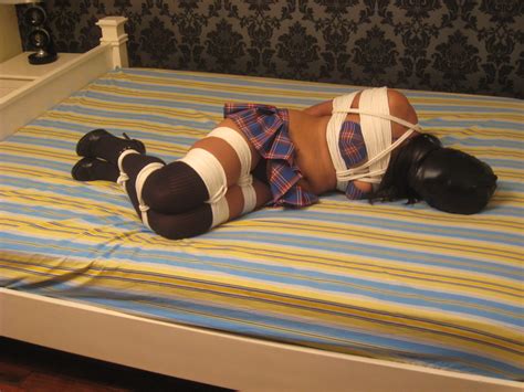 Amateur Bondage Models Jessica 83M