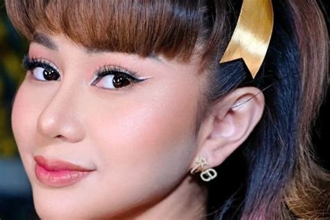 Profil Dan Biodata Denise Chariesta Pengusaha Bunga Dan Selebgram Umur