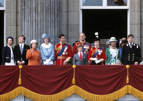 Las 12 Fotos Del Balcón De Buckingham Que Cuentan La Historia De La Reina Isabel Ii En La