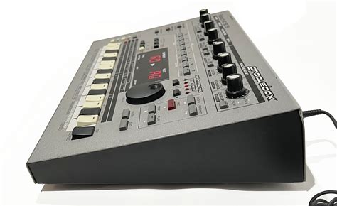 Roland MC 303 Groovebox Syntaur