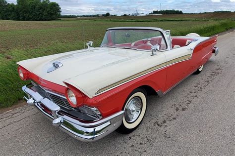 1957 Ford Fairlane 500 Skyliner