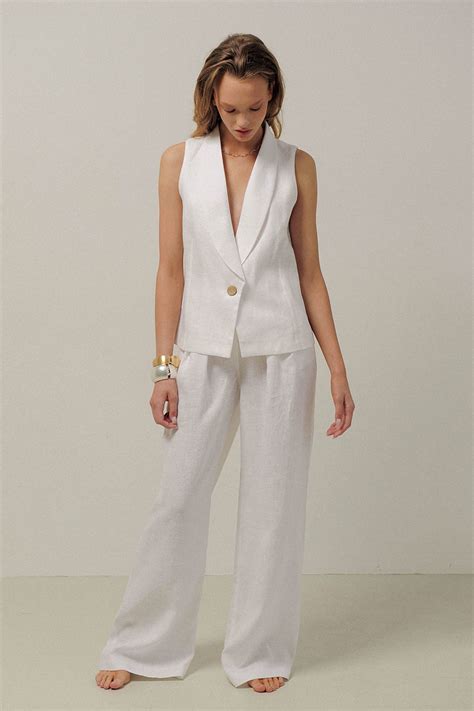 Купить женские жилеты NUDE 0335 белый Описание фото цена