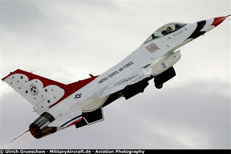 Photos Usaf Thunderbirds F Fighting Falcon Militaryaircraft De