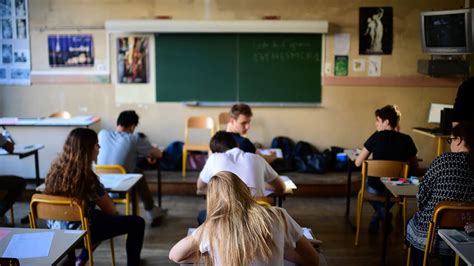 Droit L Oubli Un Surveillant De Lyc E Rattrap Par Son Pass Dans Le Porno Gay