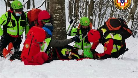 Stazione Di Varese Del Soccorso Alpino Esercitazione Con Limpiego Di