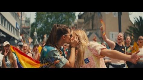 Für mehr Vielfalt im Nachtleben Das mit einem Emmy ausgezeichnete Lesbian Bar Project stellt