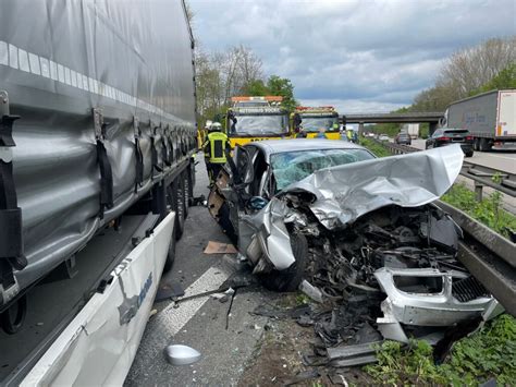 Schwerer Verkehrsunfall Auf Der Bab Mit Vier Verletzten Hp