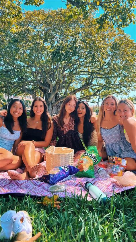 Insta Poses With Friends 2022 Picnic Poses With Friends Idea For