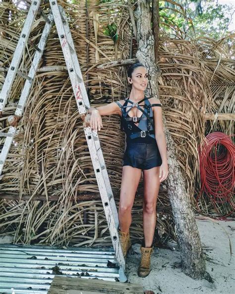 Fotos Los looks con bikini más sexys de Lara Álvarez en Supervivientes Mujerhoy