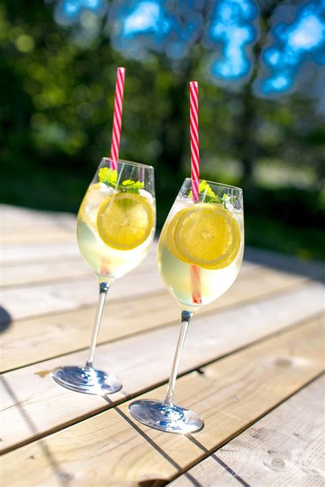 Limoncello Spritz | Prosecco cocktails, Alkoholhaltiga drinkar, Limoncello