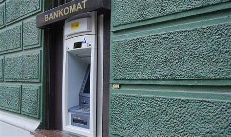 Warszawa wysadzili bankomat i ukradli pieniądze Bankier pl