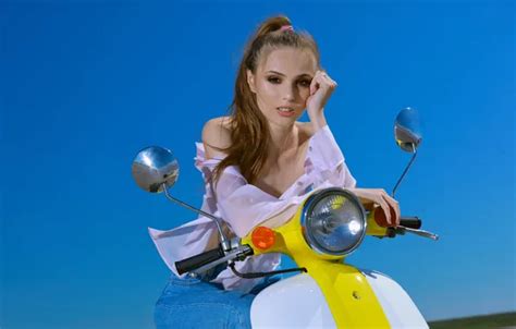 Wallpaper Model Awesome Brunette Blue Sky Gorgeous Posing Beautiful Face Photoshoot For