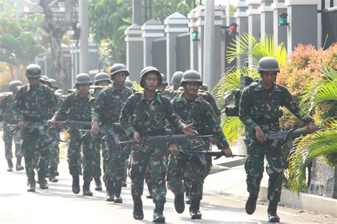 Tingkatkan Kemampuan Fisik Prajurit Petarung Hiu Perkasa Melaksanakan