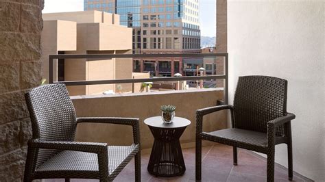 Downtown Phoenix Rooms And Suites Hyatt Regency Phoenix