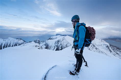 3 Tips to Prepare you for Winter Hiking/ Snowshoeing This Year