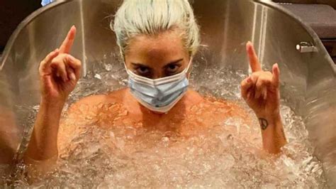 Picoteando el Espectaculo Famosa y sus cosas Lady Gaga toma baños