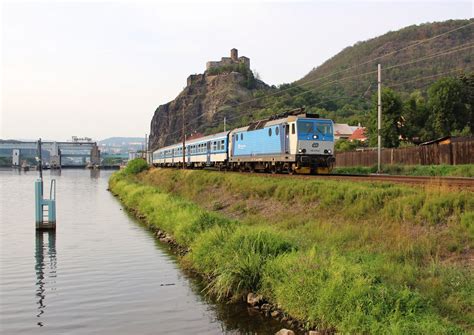 163 073 0 zu sehen am 08 06 18 mit einem Os in Ústí nad Labem Střekov