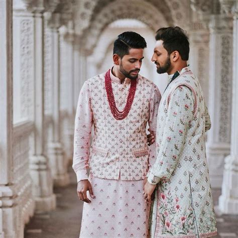 Gay Indian Couple Hold A Traditional Wedding Ceremony In A Hindu Temple Inspire Same Sex