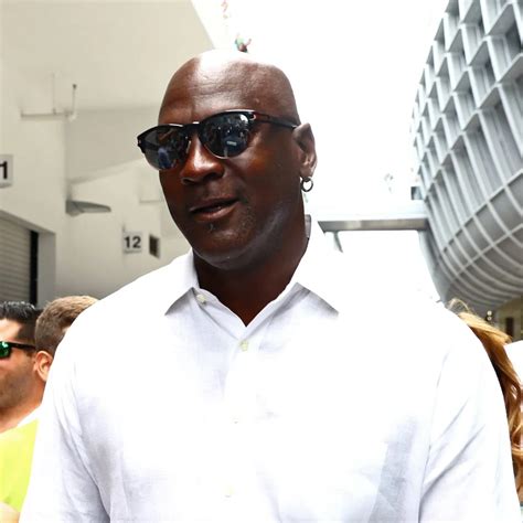 Michael Jordan Net Worth & Wife - Famous People Today