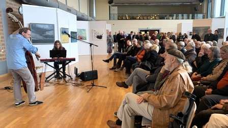 Großer Andrang bei Eröffnung der Ausstellung Turbulenzen in Wolfhager