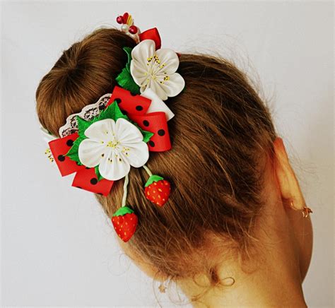 украшеие пучка или резинка на кульку | Ribbon art, Hair ornaments, Kanzashi