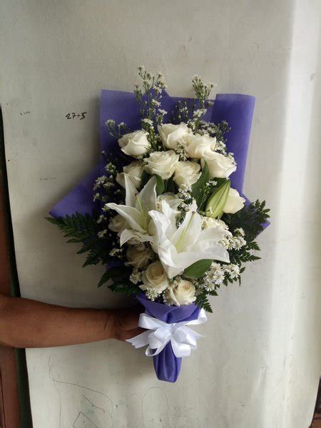 Jual Buket Bunga Hand Bouquet Bunga Mawar Segar Mix Bunga Lili Hadiah