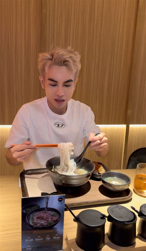 Hot TikToker Việt review quán phở của Chi Pu Không gian ấn tượng giá cả phải chăng