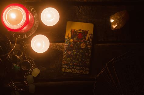 Rei De Ouros No Tarot Significado Da Carta No Amor Trabalho E Mais