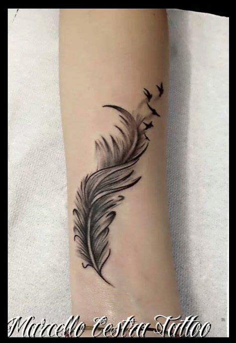 33 Idées Pour Tatouage Oiseaux Plumes In 2020 Feather With Birds