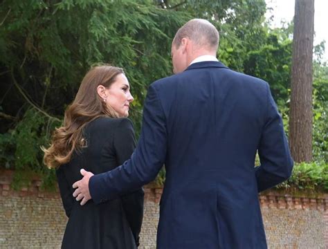 Kate Middleton Et Le Prince William Gestes Tendres Lors De Leur