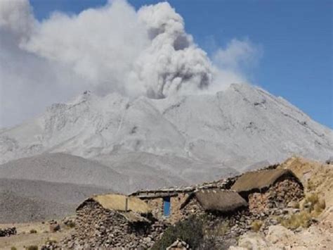 Perus Ubinas Volcano Explodes Spreads Ashes Over Nearby Villages