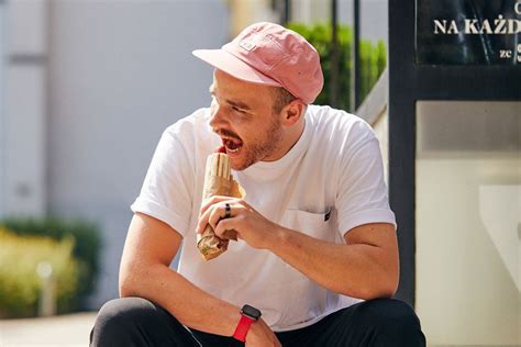 Warto wracać do Żabki Sieć rozdaje hot dogi klientom naTemat pl