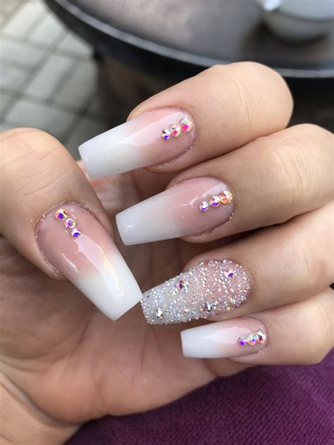 Ombré Swarovski Crystals Nail Art By Lilly Crystal Nails Diy Rhinestone Nails Rhinestone Nails