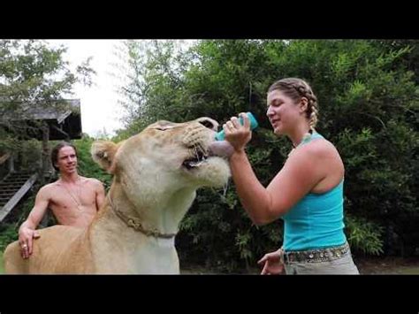 Hot Sexy Tawny Antle Bikini Pics