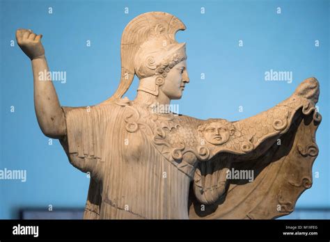 Naples L Italie Statue D Athéna Promachos Romain Museo Archeologico Nazionale Di Napoli