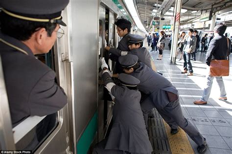Incredible images of the world's most extreme rush hours | Daily Mail ...