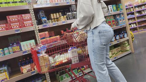 Brunette Bubble Butt Pawg Fills Out Jeans Tight Jeans Forum