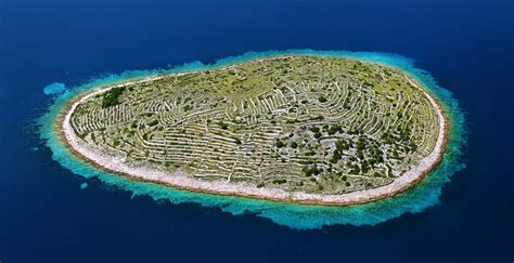 17 Cool Islands That Look Like Things · Pipeaway