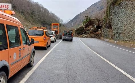 Trabzon da Heyelan Yol ulaşıma kapandı