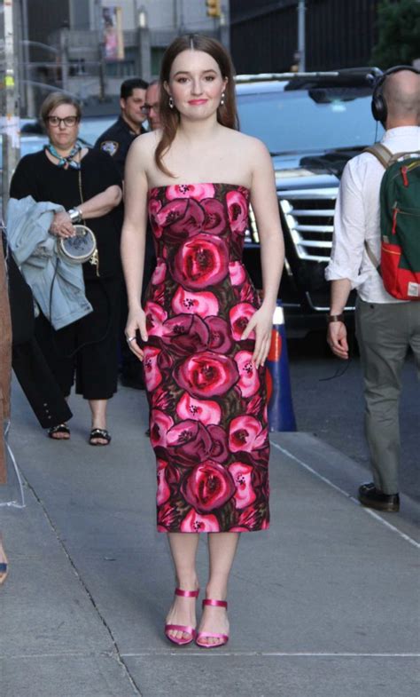 Kaitlyn Dever In A Red Floral Dress Arrives At The Late Show With