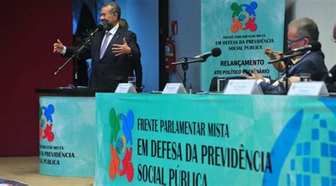 Em relançamento da Frente da Previdência Ministro Carlos Lupi anuncia